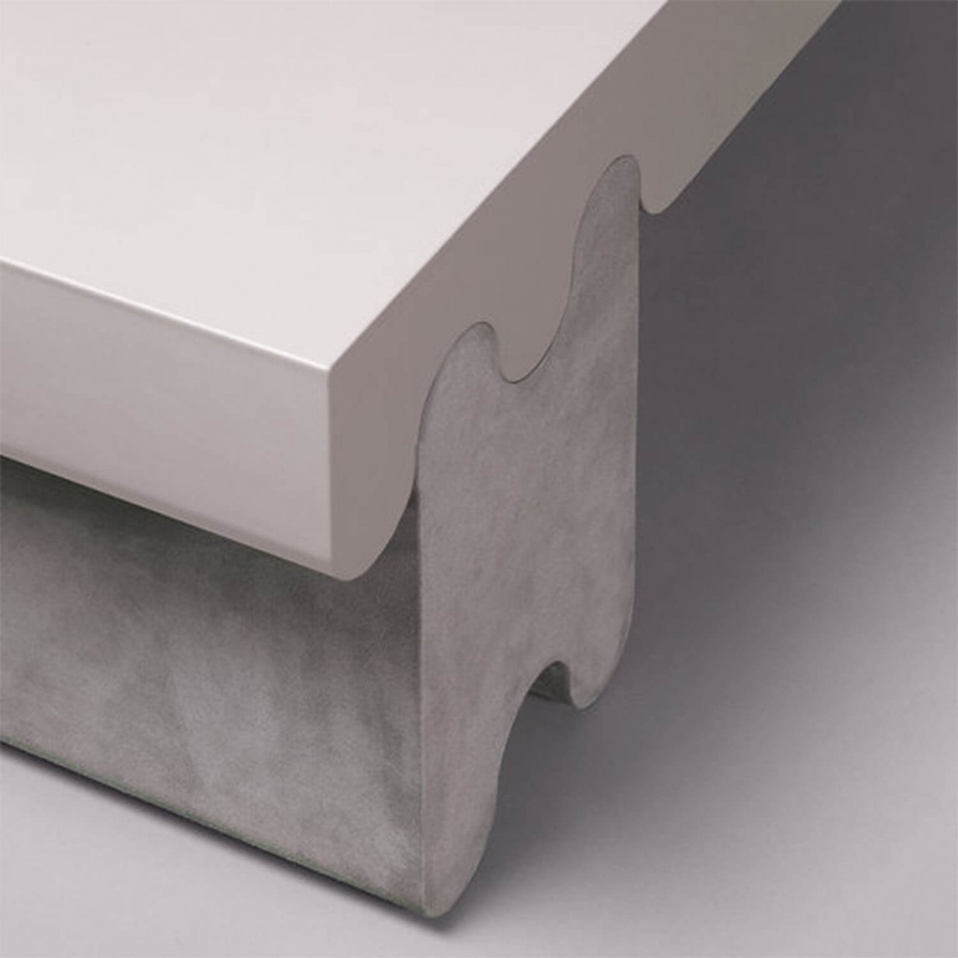 OSSICLE LEATHER BENCH N°2