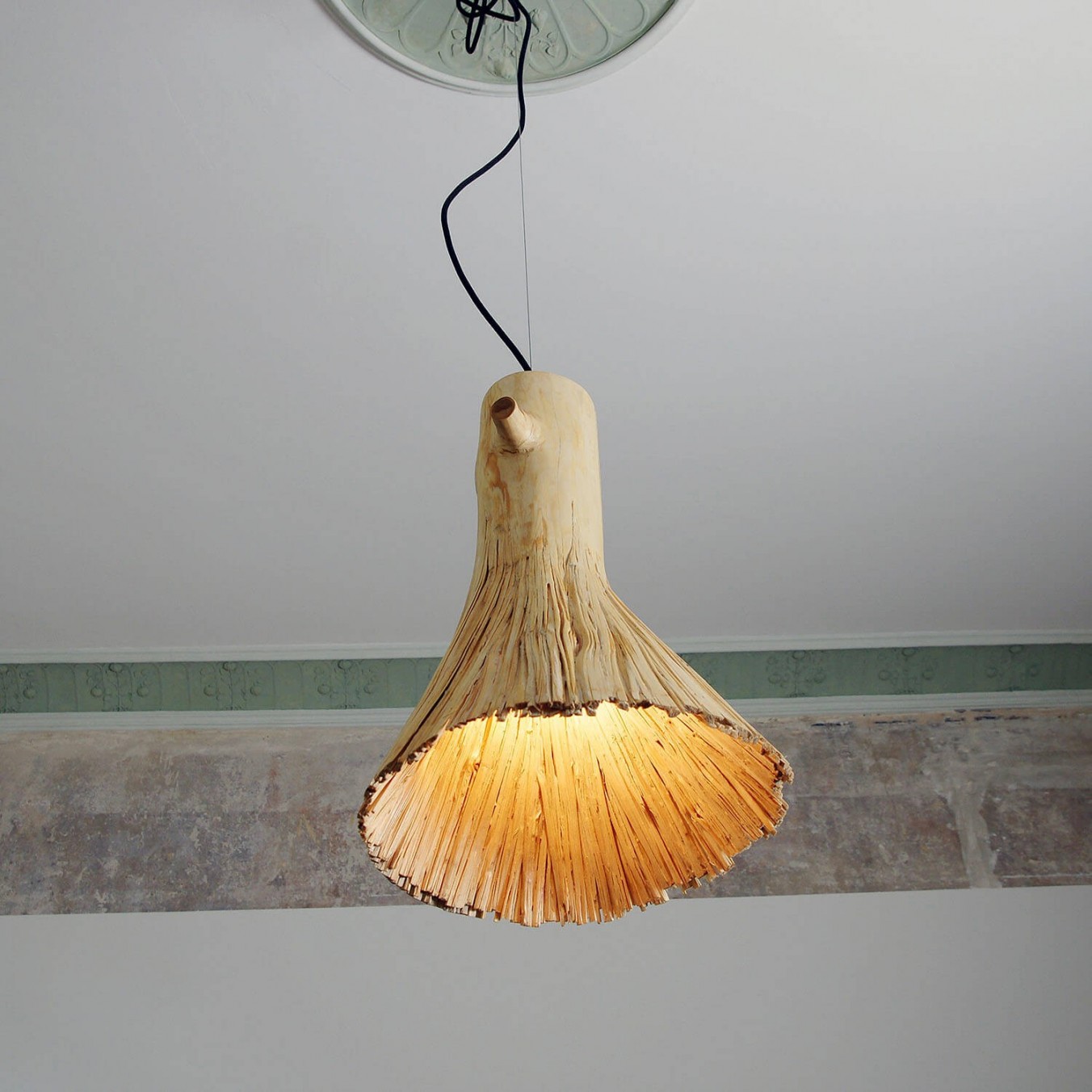 Pressed wood gold pendant light